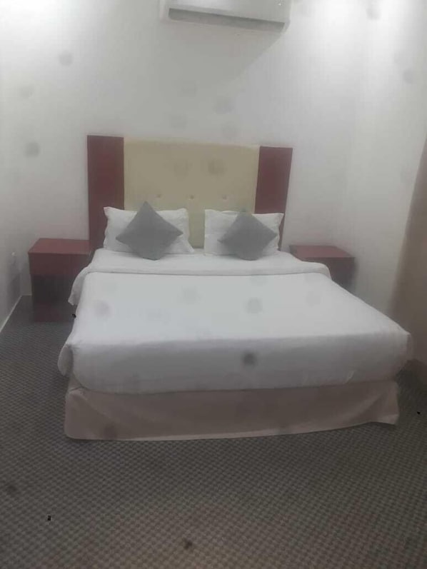 Roupas de cama antialérgicas, escrivaninha
