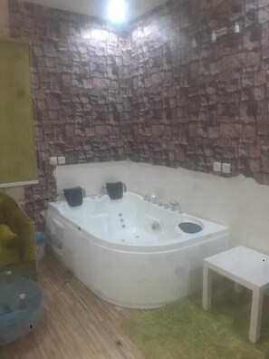 Economy Apartment, 1 Bedroom | Bathroom | Slippers, towels