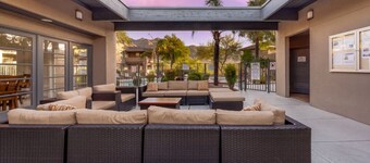 East / 2 BR 2BA / Htd Pools / Sabino / Golf View