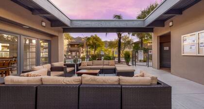 East / 2 BR 2BA / Htd Pools / Sabino / Golf View