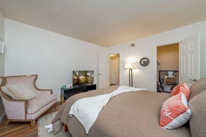 East / 2 BR 2BA / Golf View / Htd Pools / Sabino