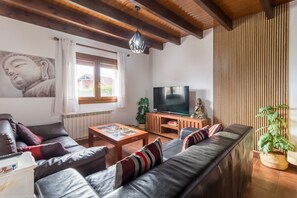 TV - Alojamientos Marte Country House (Hinojedo)