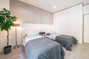 2 chambres, fer et planche à repasser, Wi-Fi, draps fournis