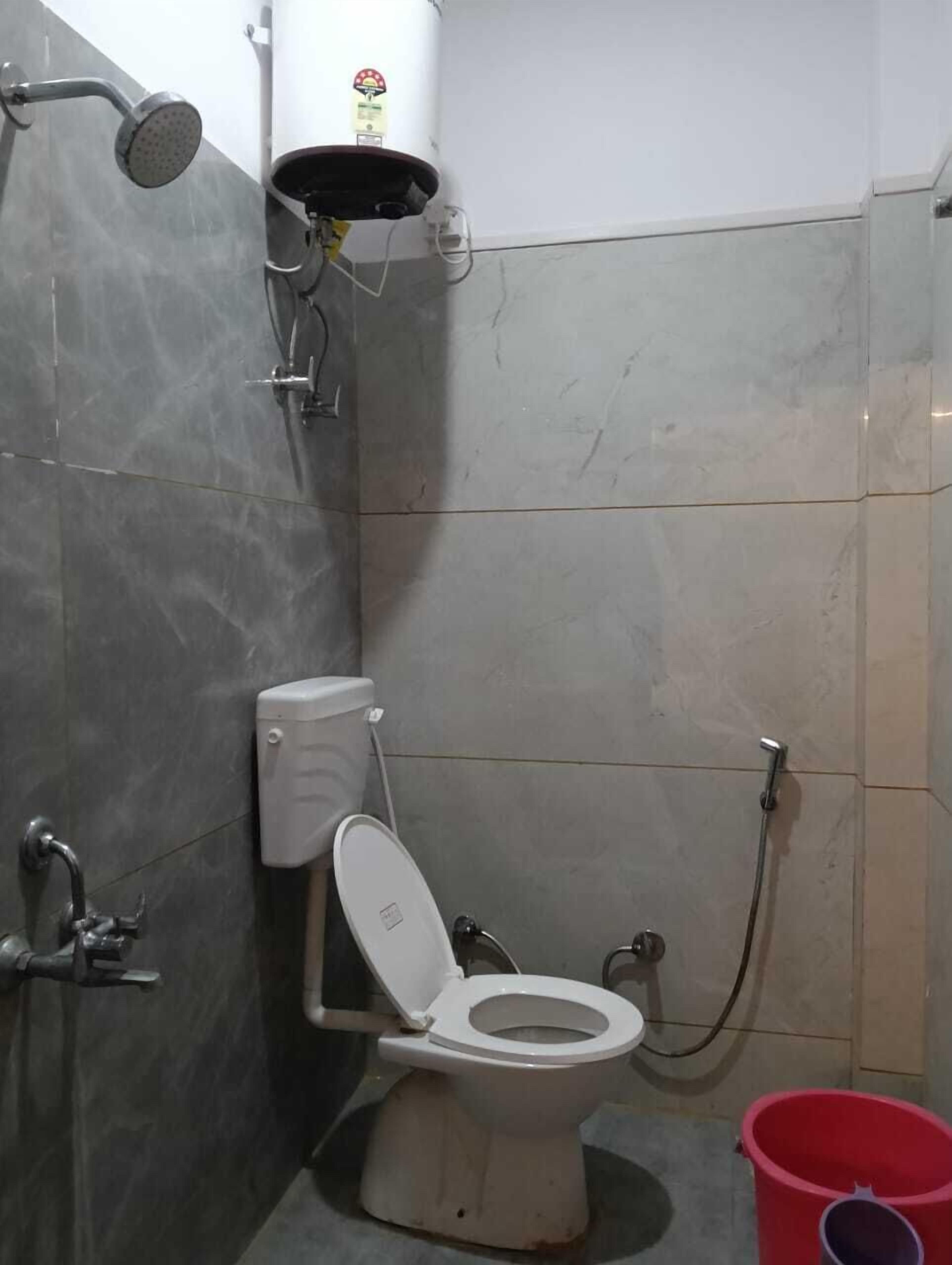 Shower, free toiletries, towels, soap