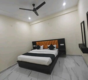 Laptop workspace, free WiFi - Staylo Abhinandan Palace (Ayodhya)