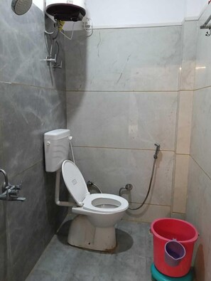 Shower, free toiletries, towels, soap