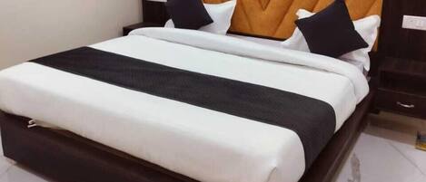 Laptop workspace, free WiFi