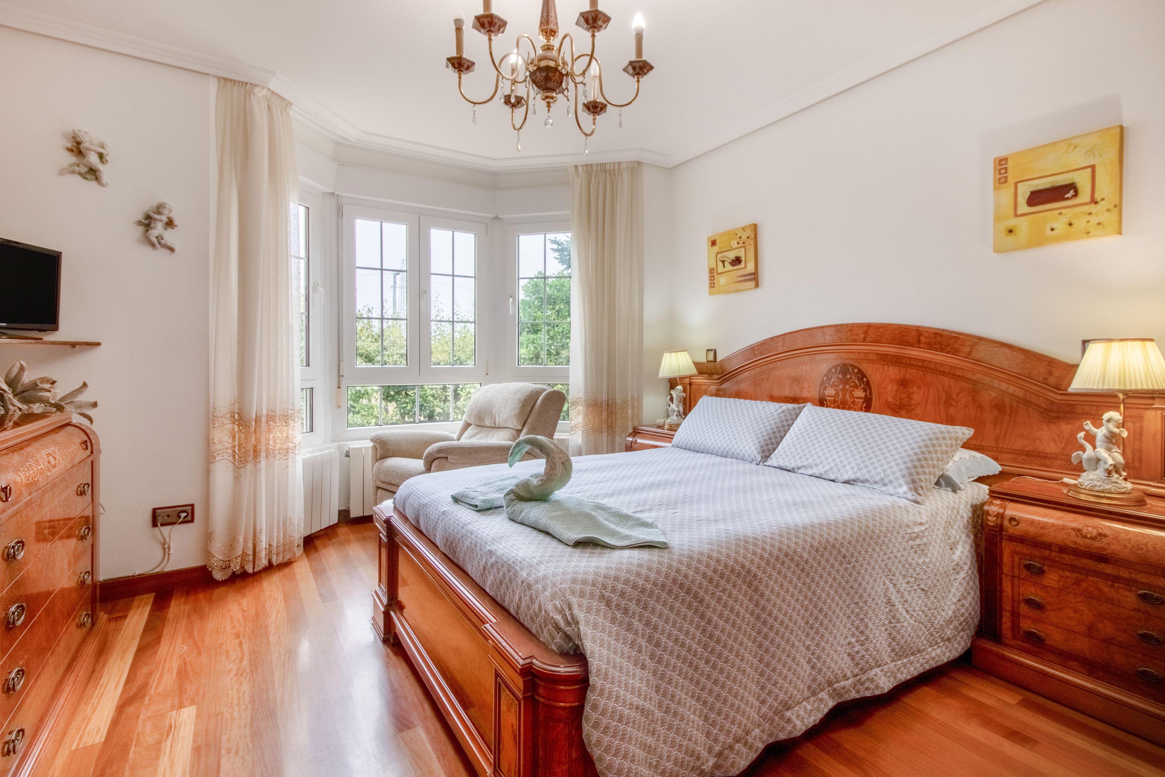 1 slaapkamer, een strijkplank/strijkijzer, wifi, beddengoed