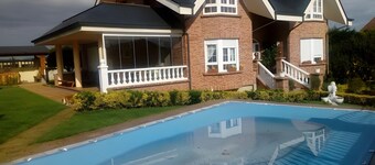 'Alojamientos Marte Room 6' with shared terrace and garden