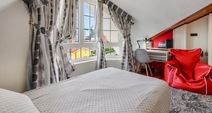'Alojamientos Marte Room 6' with shared terrace and garden