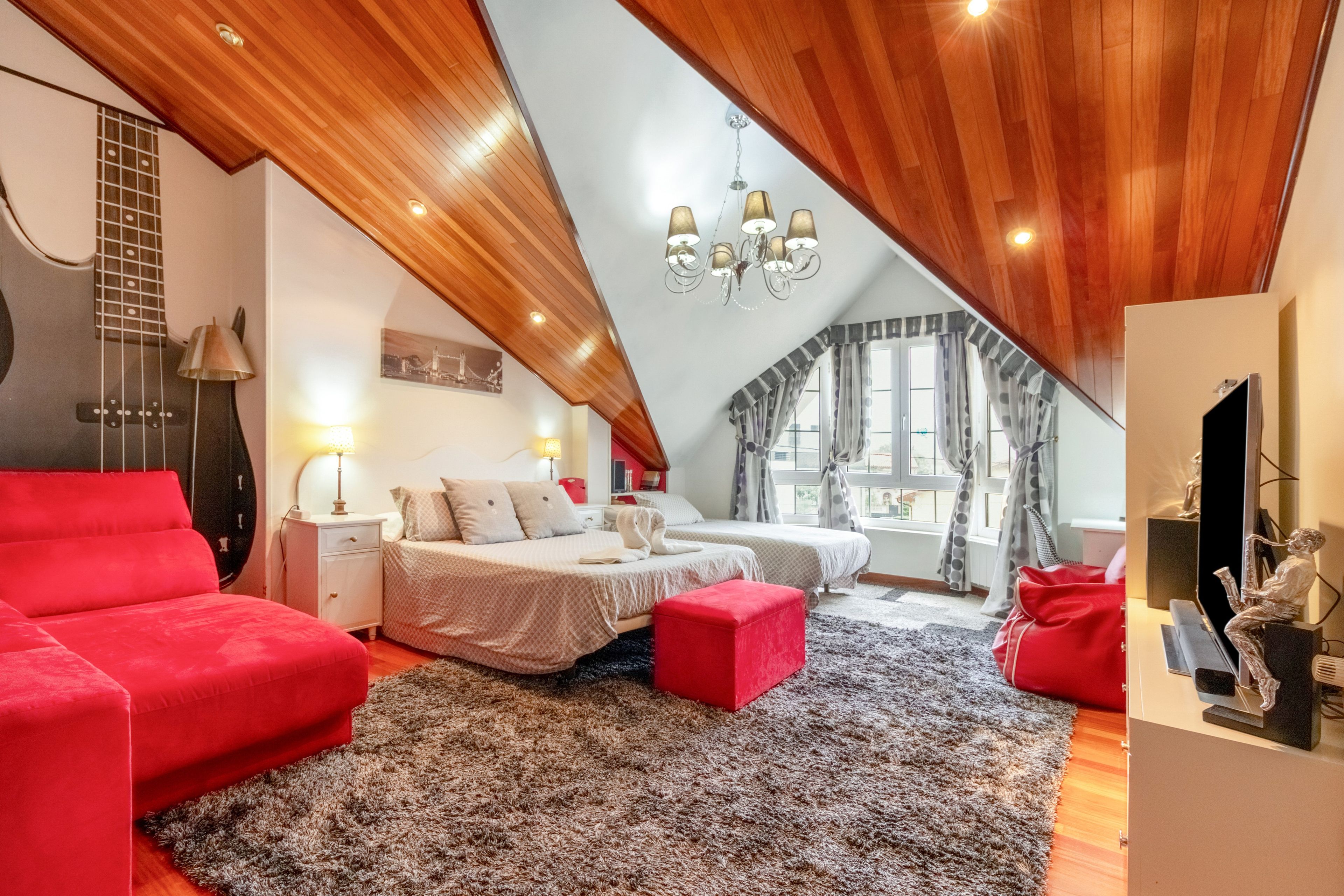 1 dormitorio, tabla de planchar con plancha, wifi y ropa de cama