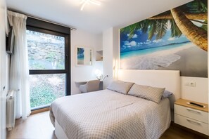 2 bedrooms, iron/ironing board, bed sheets - Alojamientos Marte: apartment right on the beach (Suances)