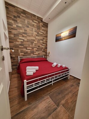 1 habitación, caja de seguridad en la habitación y cuna de viaje
