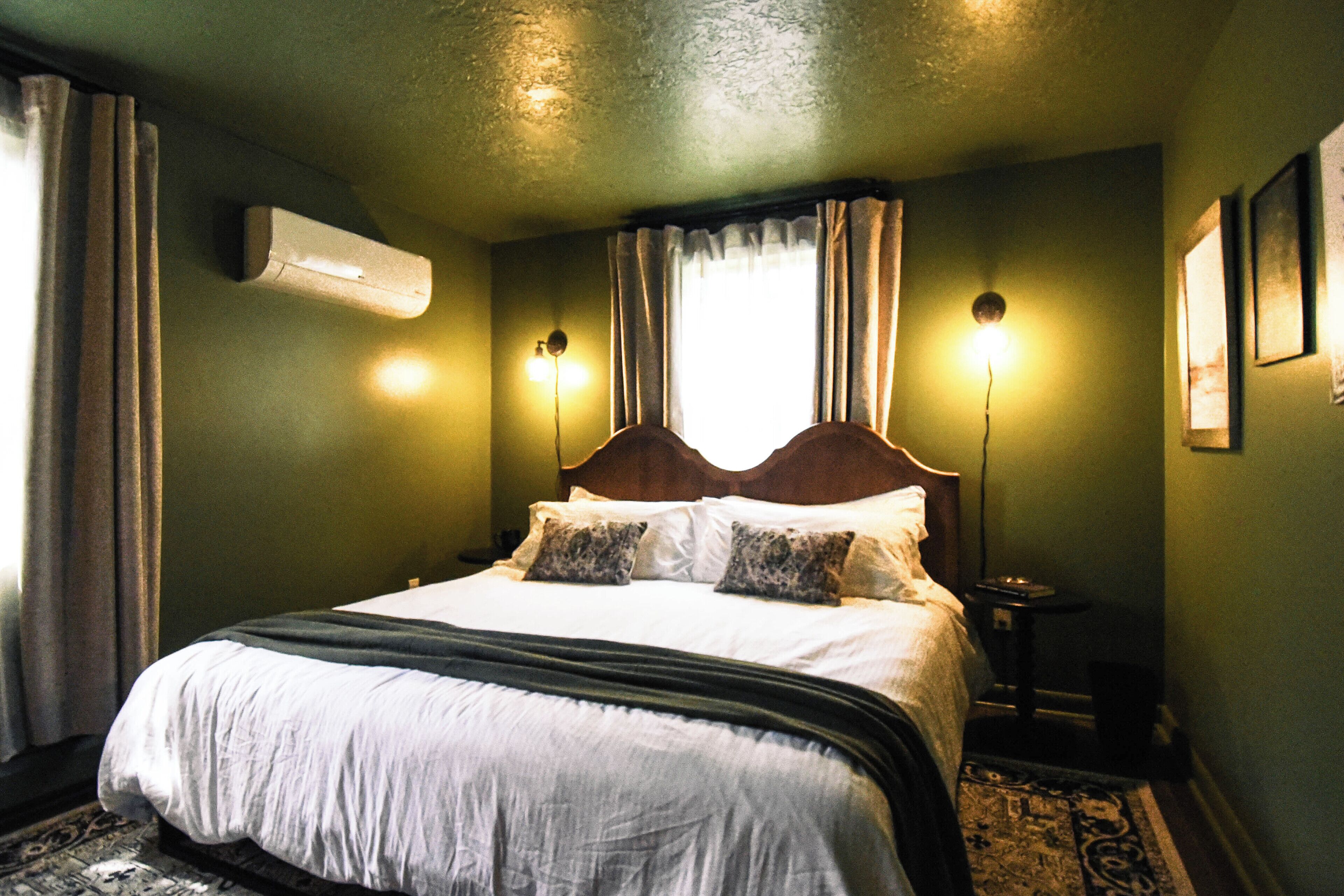 3 habitaciones, tabla de planchar con plancha, wifi y ropa de cama 