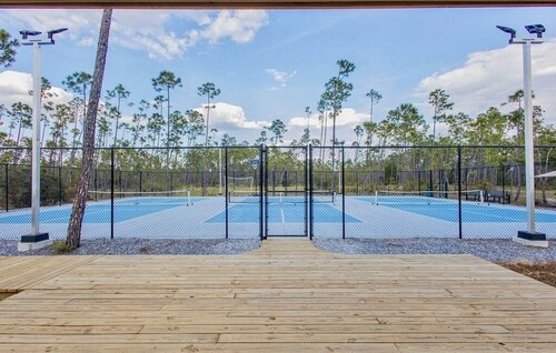 Perfect 2-bedroom tiny house with pickleball courts in Panama City.