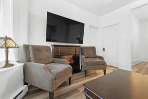 TV, fireplace - Perfect Location! Perfect Stay in Quebec City!
Suite Jardin (Québec)
