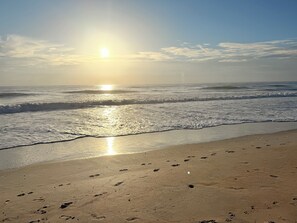 On the beach, sun loungers, beach towels - Beautiful Beach Condo in Flagler Beach (Flagler Beach)