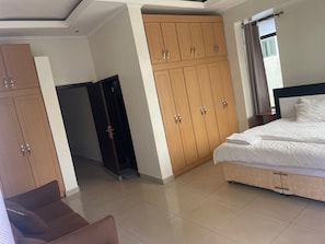 Doppelzimmer, Balkon, Stadtblick | Zimmersafe, Schreibtisch, Verdunkelungsvorhänge, schallisolierte Zimmer