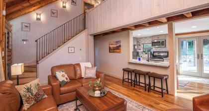 Rocky Top Ridge - Private Modern Log Cabin Retreat on Lake