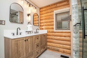 Douche, articles de toilette écologiques, séchoir à cheveux