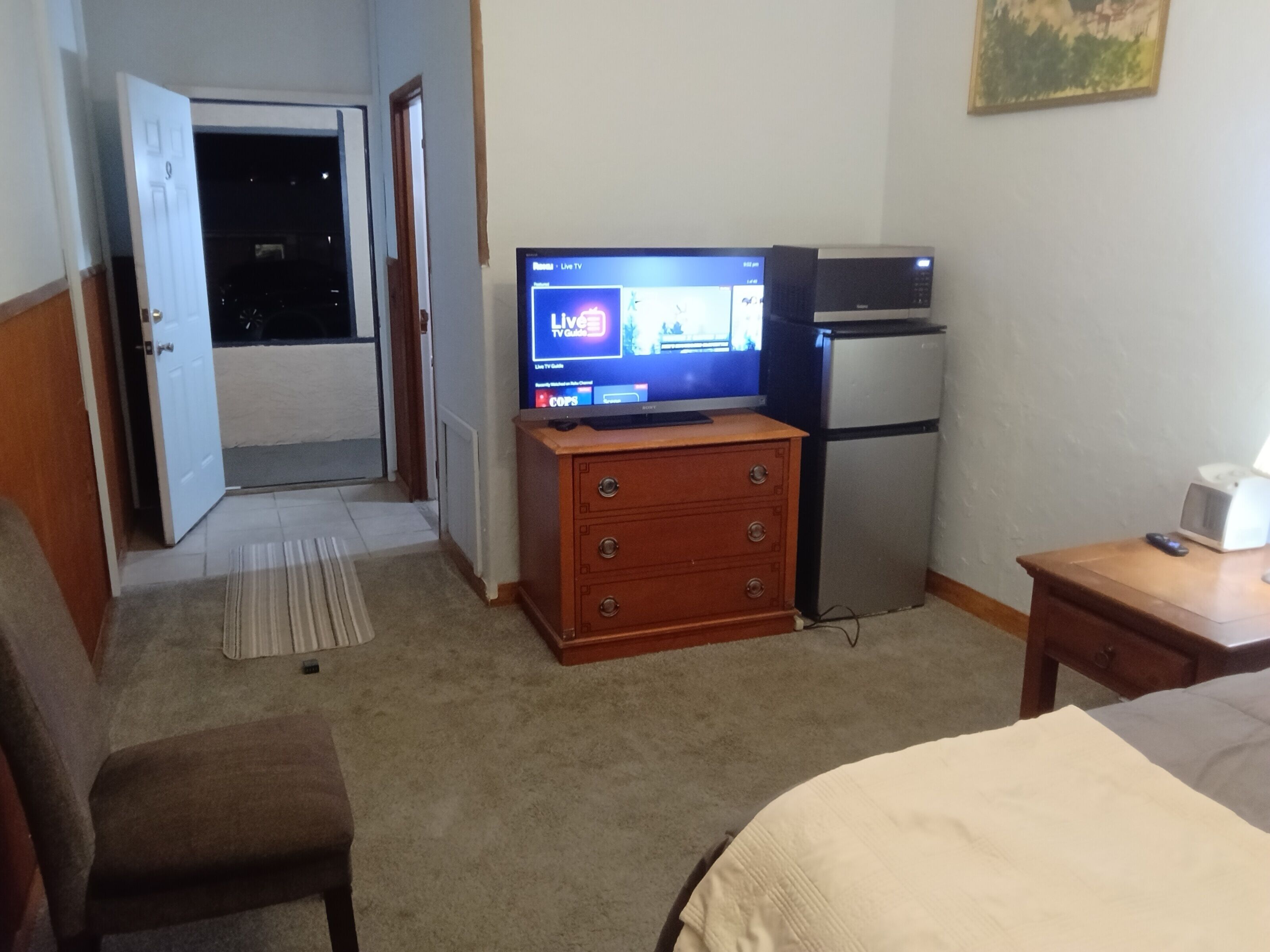 مساحة عمل للكمبيوتر المحمول ومكواة/لوح كي وواي فاي مجانًا