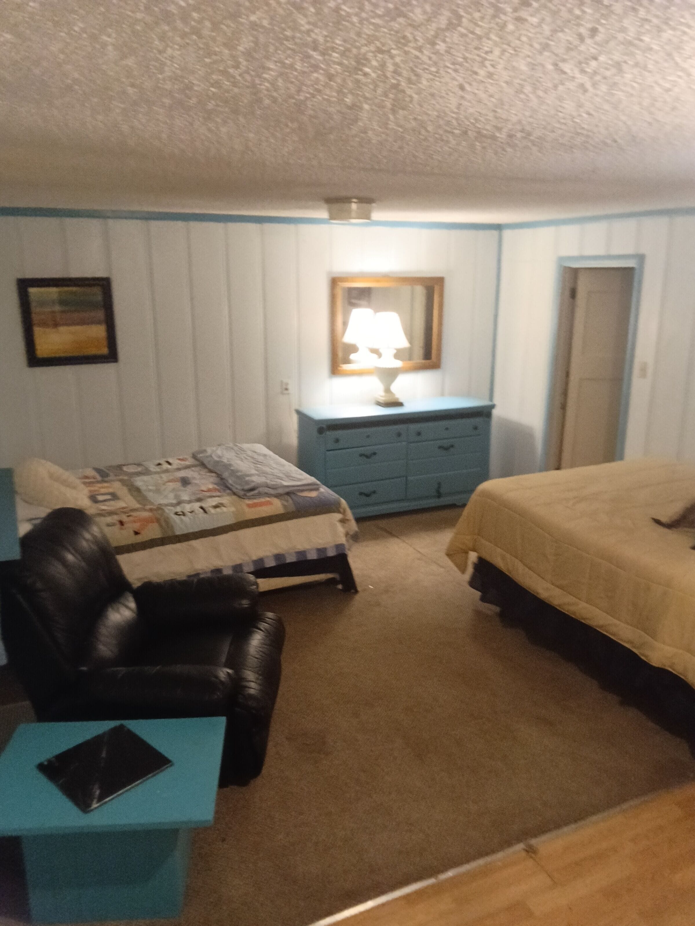 مساحة عمل للكمبيوتر المحمول ومكواة/لوح كي وواي فاي مجانًا