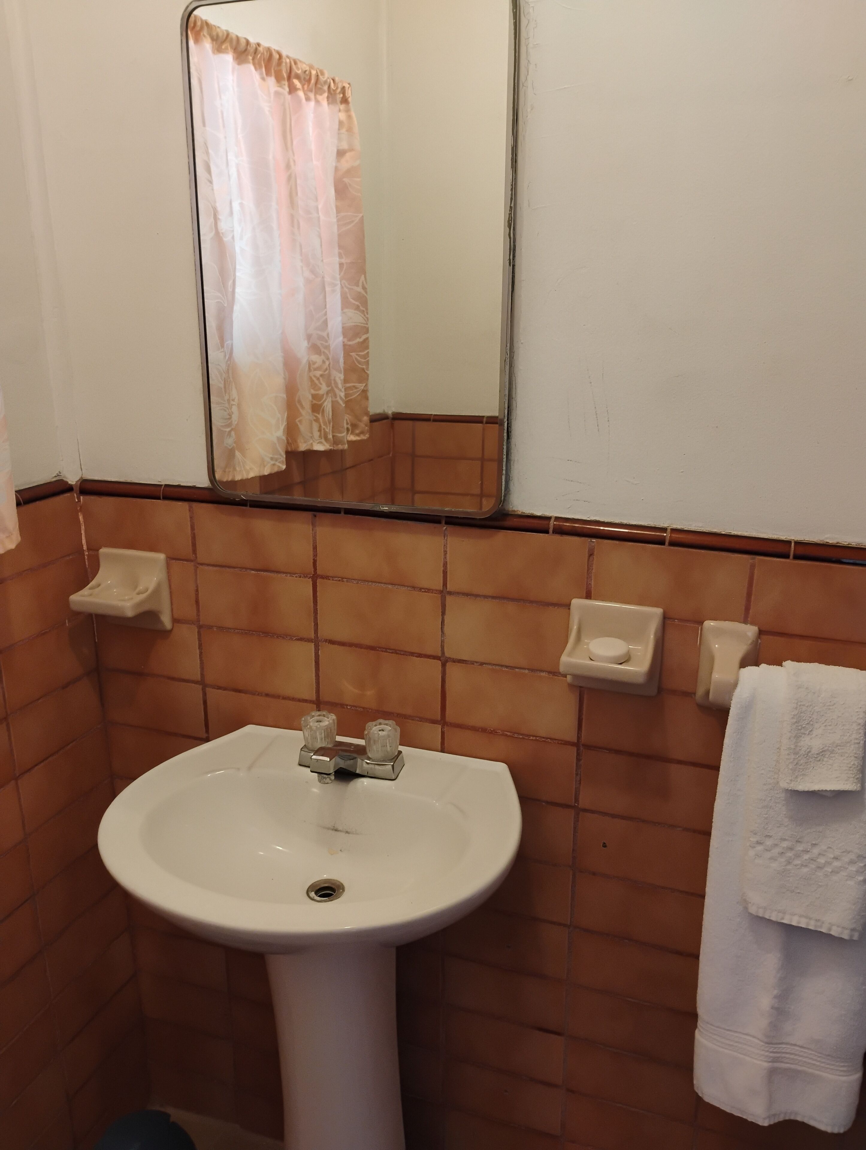 经典客房 | 浴室 | 免费洗浴用品、毛巾、肥皂、洗发水