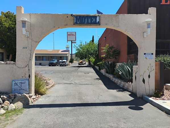 Fachada de la propiedad