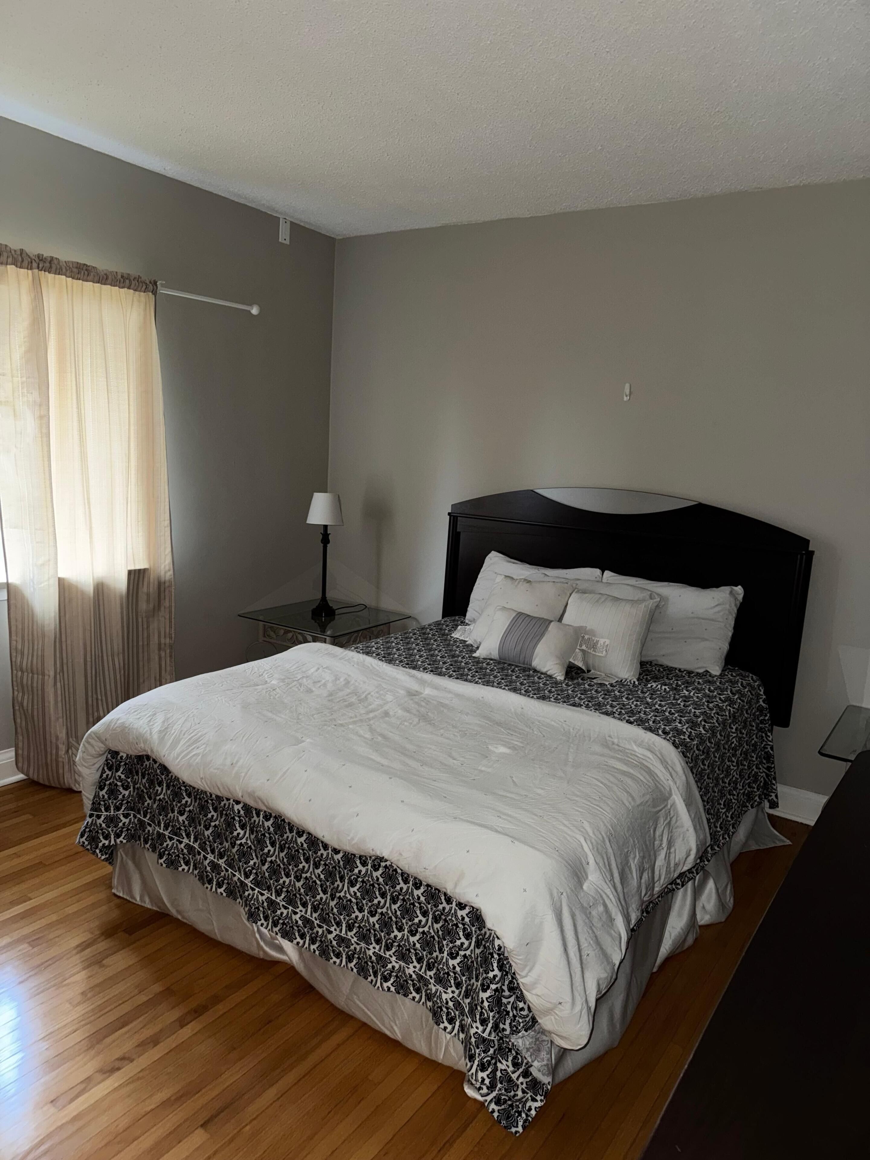 3 chambres, fer et planche à repasser, Wi-Fi, draps fournis