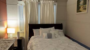 3 habitaciones, tabla de planchar con plancha, wifi y ropa de cama