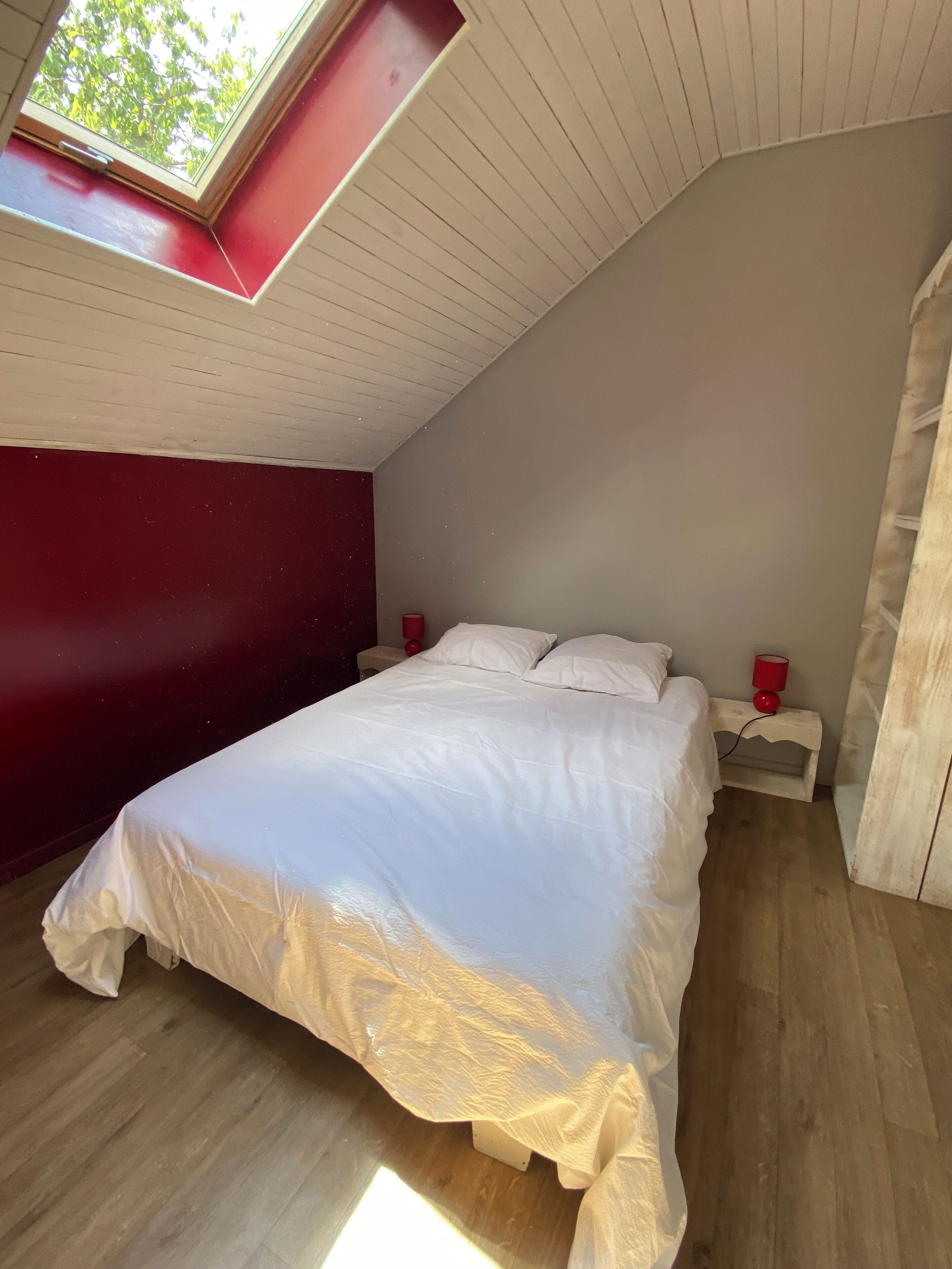 3 chambres, lit parapluie, draps fournis