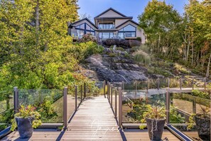 المنطقة المحيطة بالمنشأة