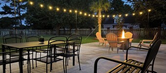 Southern Oaks Retreat - Theater, Game Room, Putting Green, Office, Massage Chair