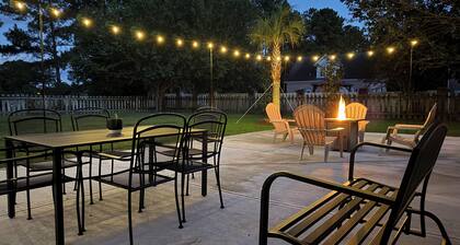 Southern Oaks Retreat - Theater, Game Room, Putting Green, Office, Massage Chair