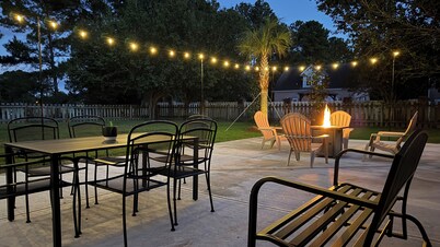 Southern Oaks Retreat - Theater, Game Room, Putting Green, Office, Massage Chair