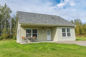 Exterior - Quiet/New 2bd Suite w/ Laundry, Kitchen, Wi-Fi (Palmer)