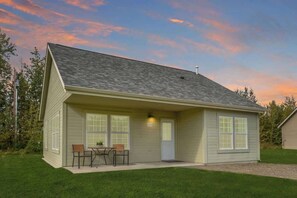 Exterior - Quiet/New 2bd Suite w/ Laundry, Kitchen, Wi-Fi (Palmer)