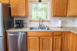 Køleskab, mikrobølgeovn, ovn, kogeplade