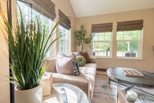 New! 2bd/2ba w/Laundry & Kitchen