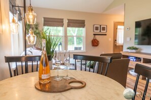 Dining - Suite 16 - Quarter 54 (Palmer)