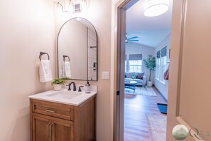 Shower, hair dryer, towels, soap - Suite 16 - Quarter 54 (Palmer)