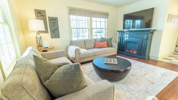 智能電視、壁爐、 辦公室