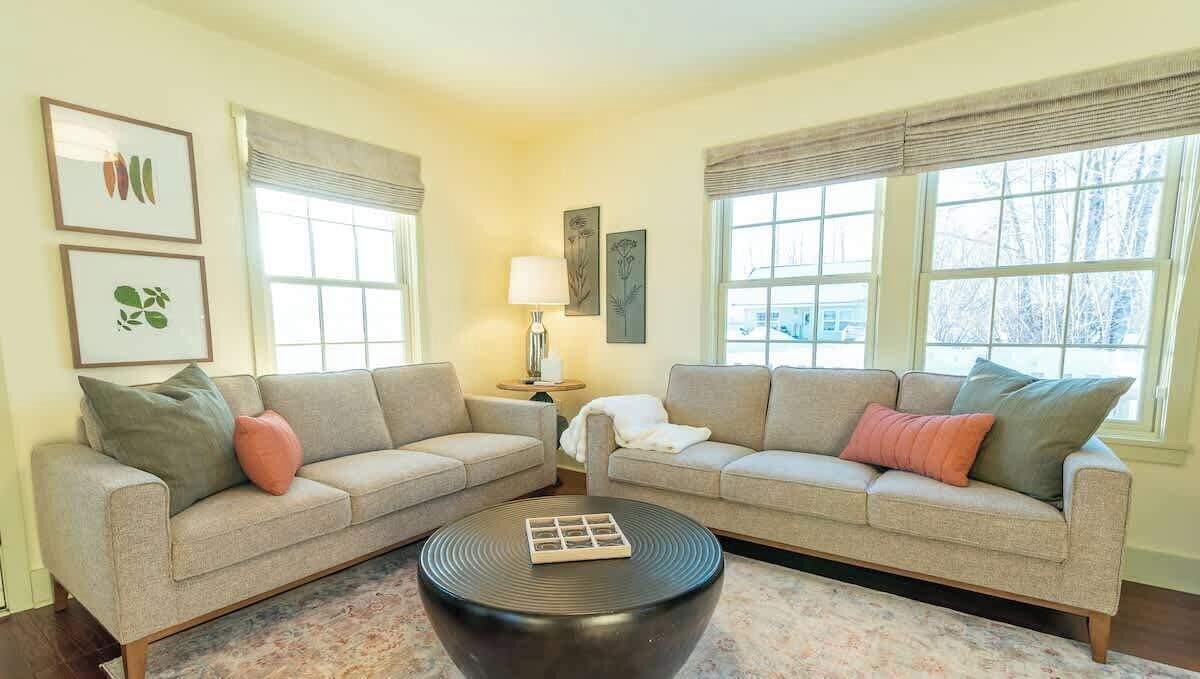 スマートテレビ、暖炉、書斎 / ワークスペース