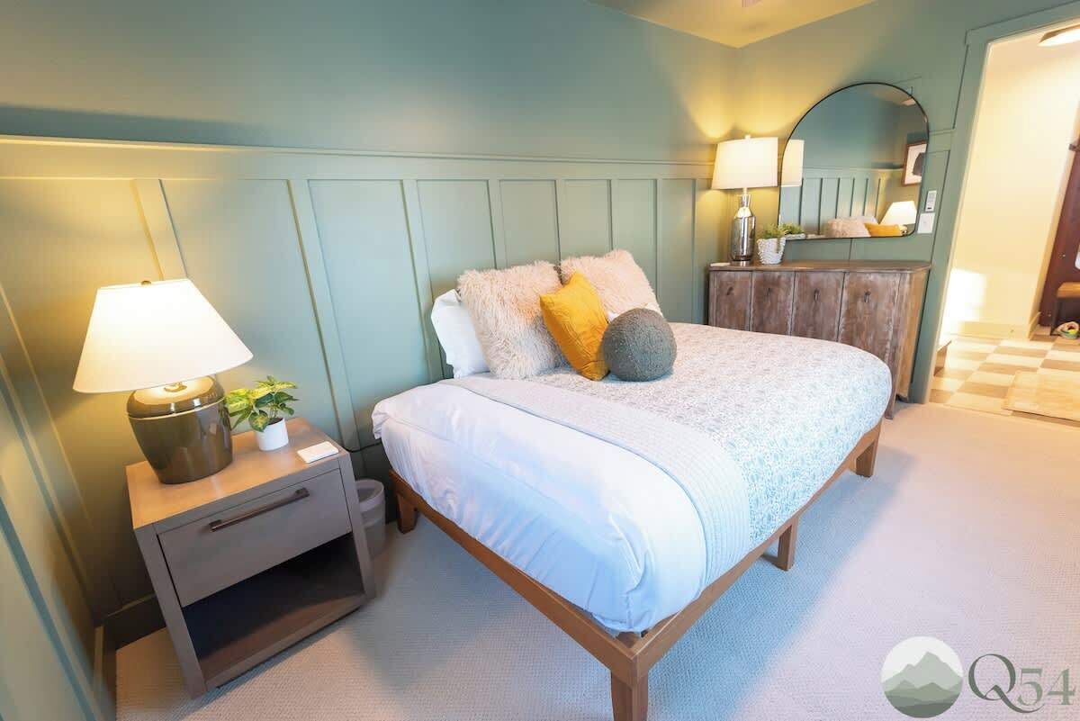 3 bedrooms, iron/ironing board, travel cot, free WiFi