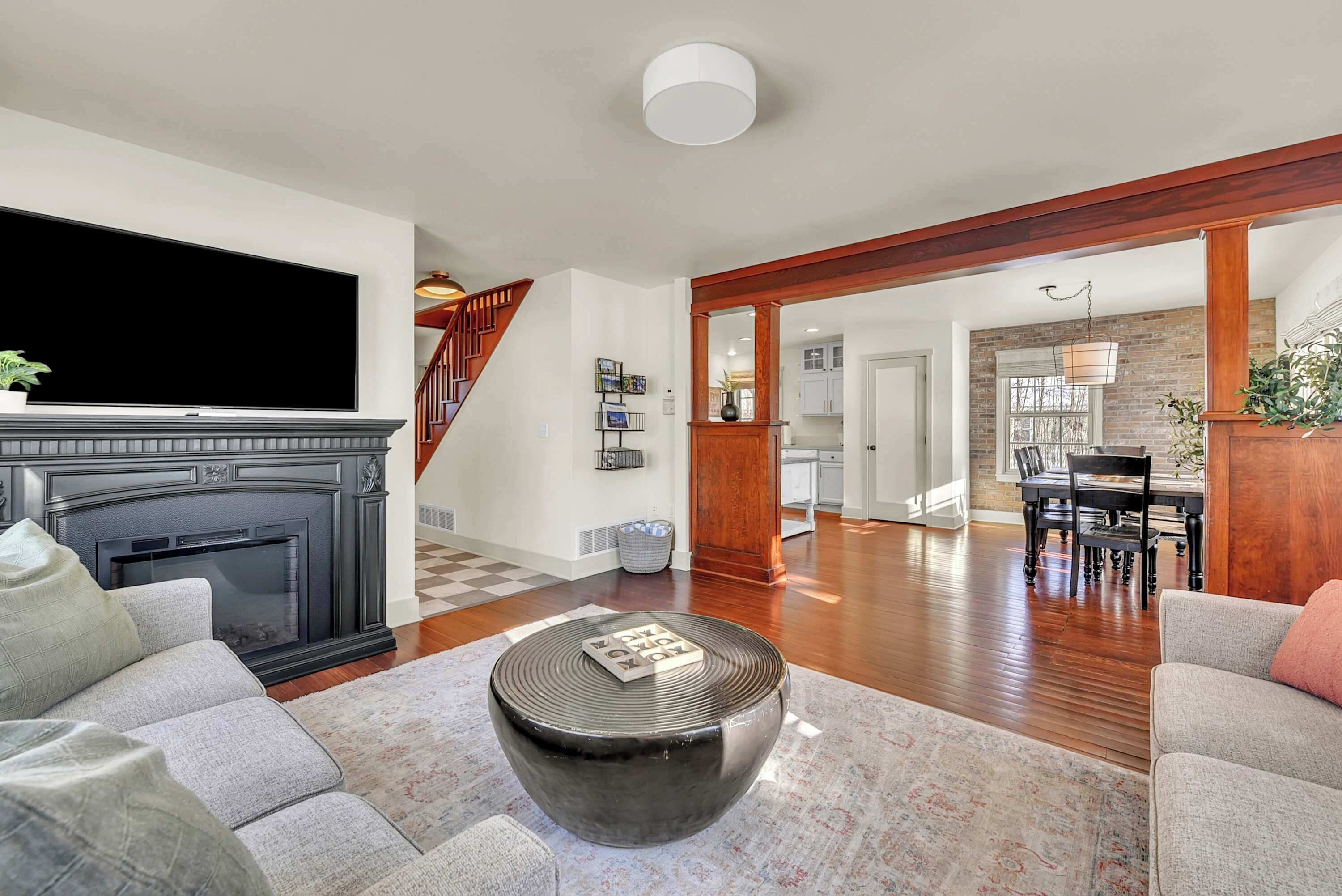 Smart TV, fireplace, offices