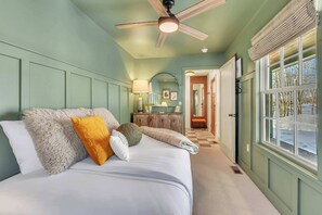 3 bedrooms, iron/ironing board, travel crib, free WiFi