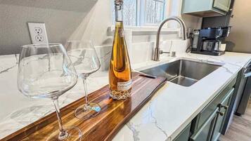 雪櫃、微波爐、焗爐、爐具