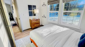 2 habitaciones, tabla de planchar con plancha y cuna de viaje