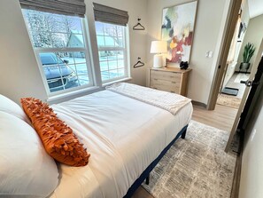 2 bedrooms, iron/ironing board, travel cot, free WiFi