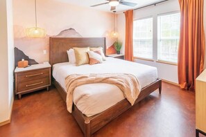 2 soverom, strykejern/-brett, reiseseng for barn og wi-fi (inkludert)